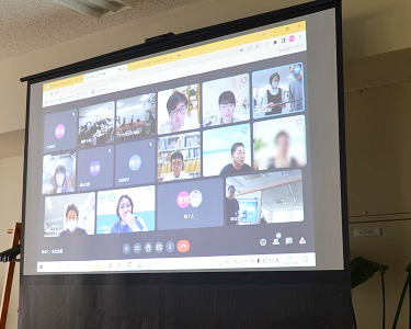 社内オンライン会議の様子