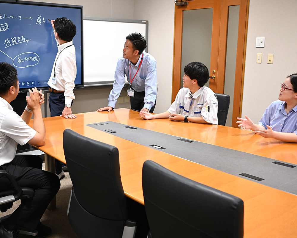 DX推進チームと現場メンバーの打合せの様子