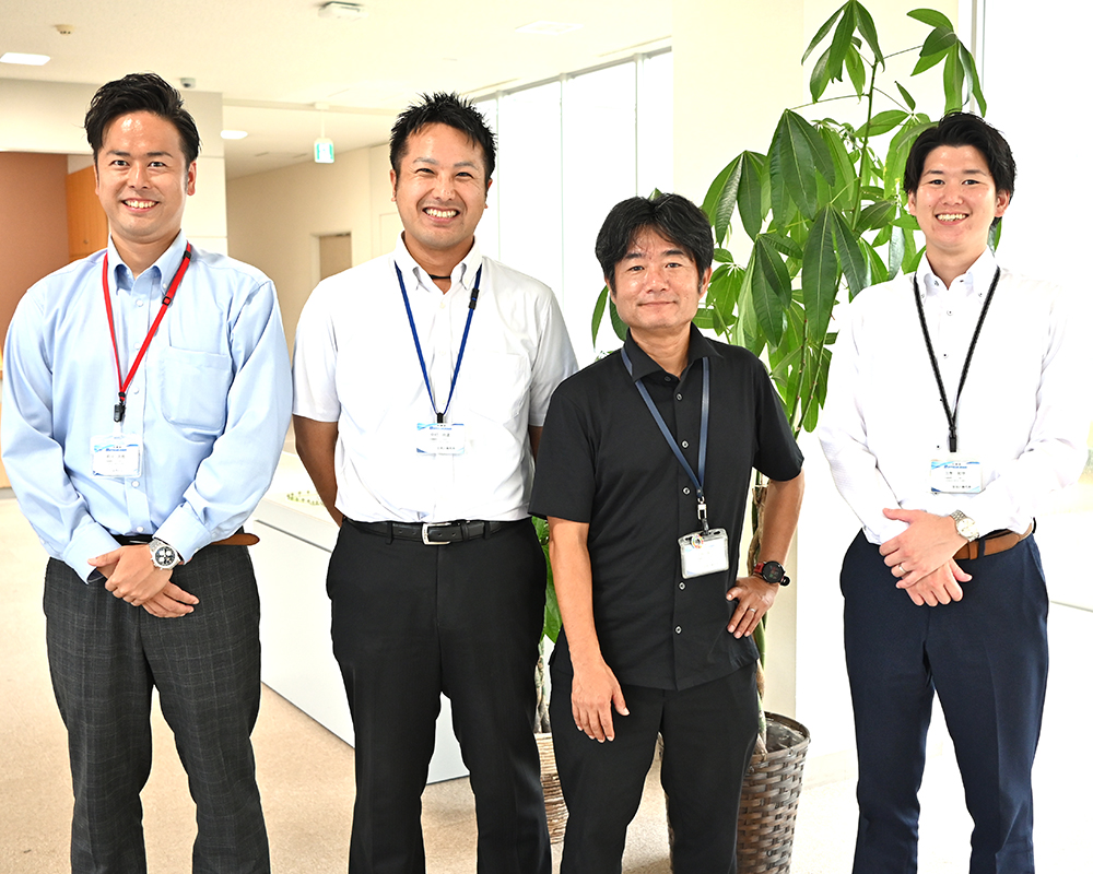 六角氏とDX推進チームのメンバー