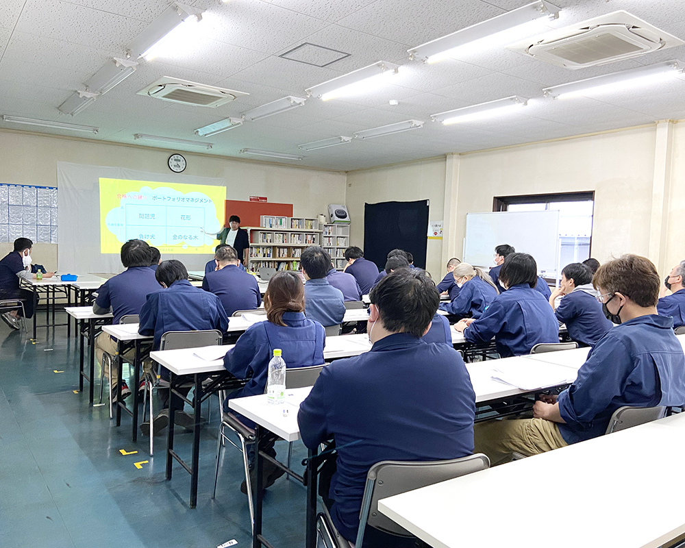 ITパスポート取得のための講義の様子