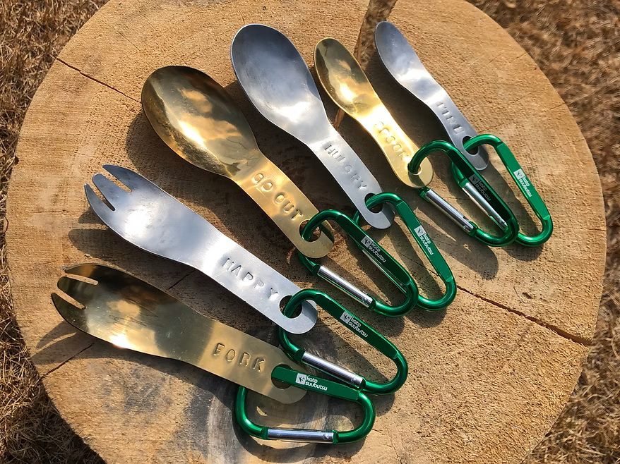 ワークショップで作られたスプーンやフォーク