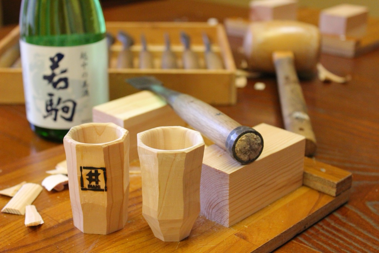 木彫刻体験(ぐい飲み作りと地酒の試飲),Wood Carving Experience (Cup Making and Sake Tasting)