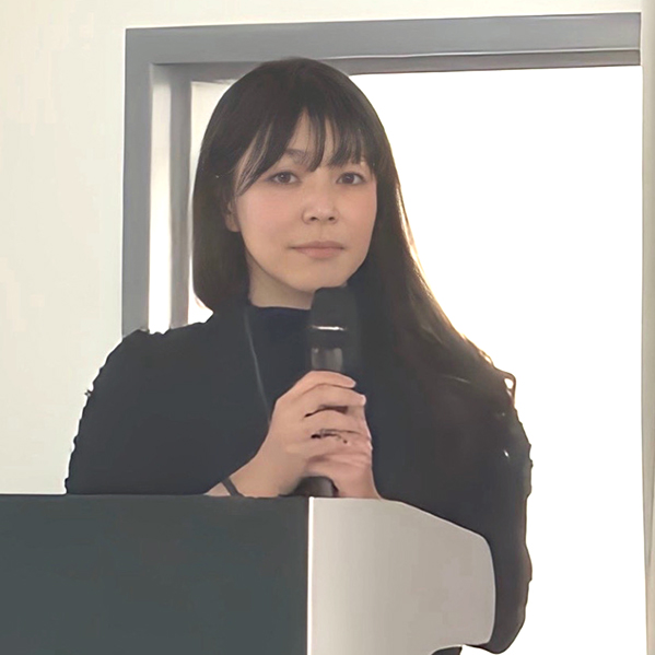 飯田峰子氏