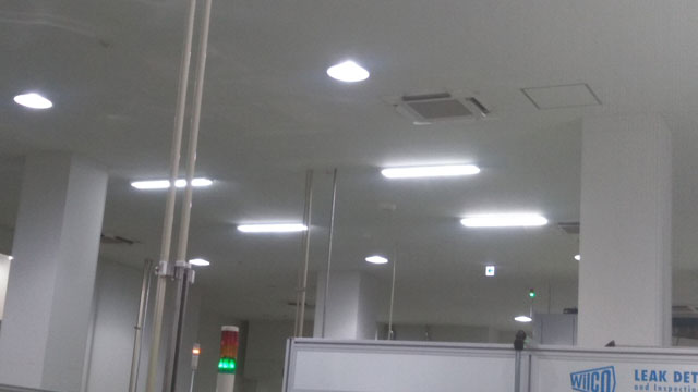 LED化した工場室内