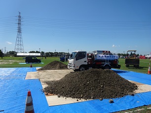 啓開箇所を通行して退場